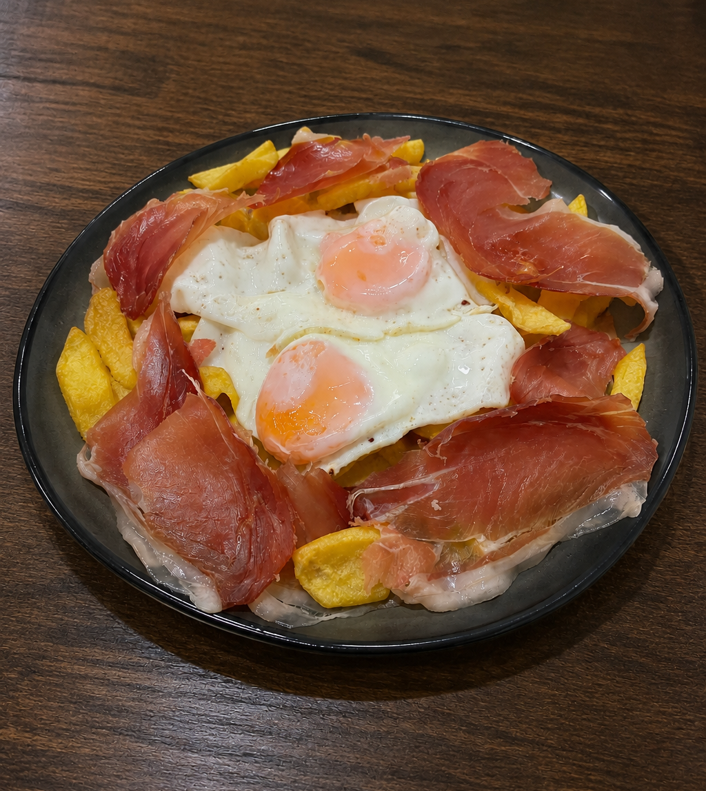 8. Huevos Rotos con Jamón